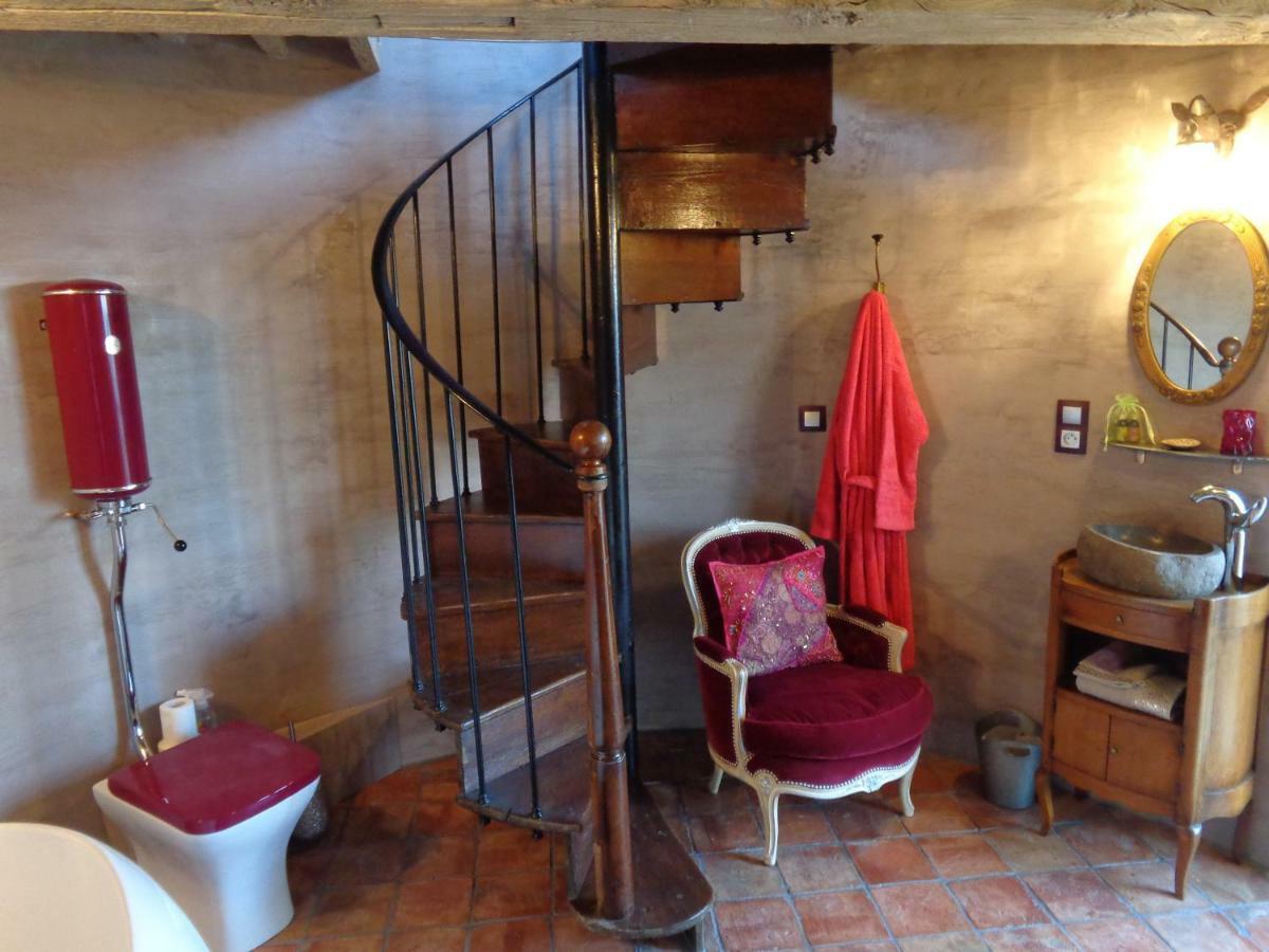 La Tour De Quinsonnas Bed and Breakfast Serezin-de-la-Tour Exteriör bild